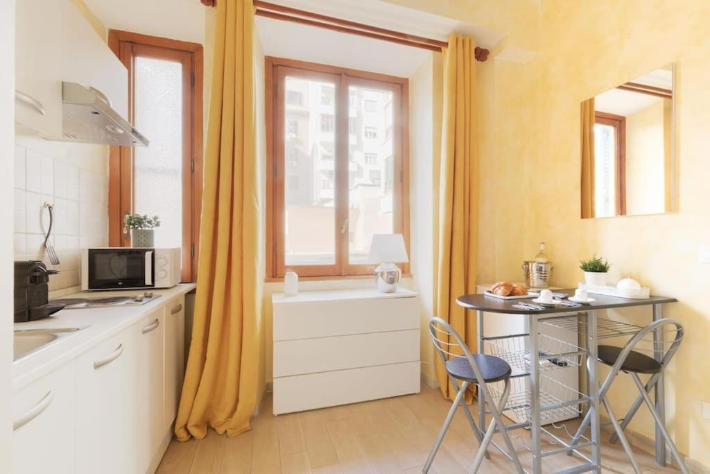 Private Suite In A Guest House With Private Bathroom N3 罗马 外观 照片