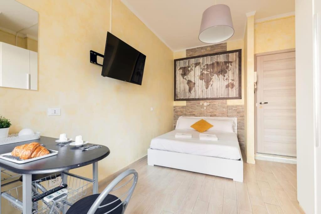 Private Suite In A Guest House With Private Bathroom N3 罗马 外观 照片