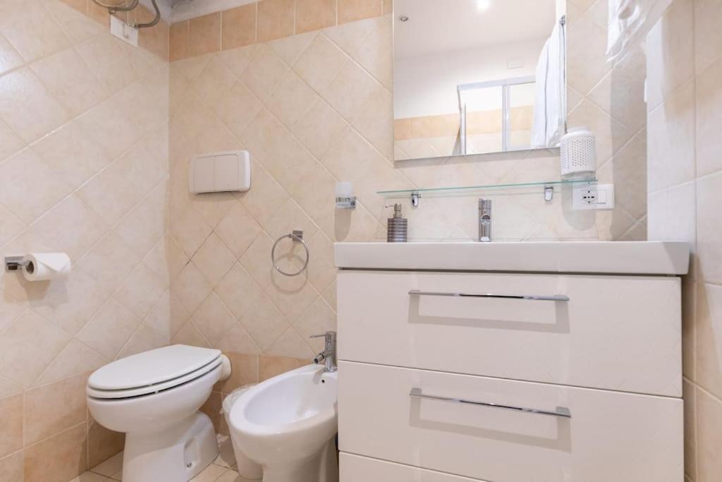 Private Suite In A Guest House With Private Bathroom N3 罗马 外观 照片