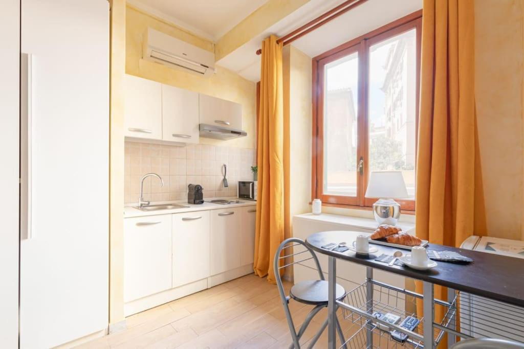 Private Suite In A Guest House With Private Bathroom N3 罗马 外观 照片
